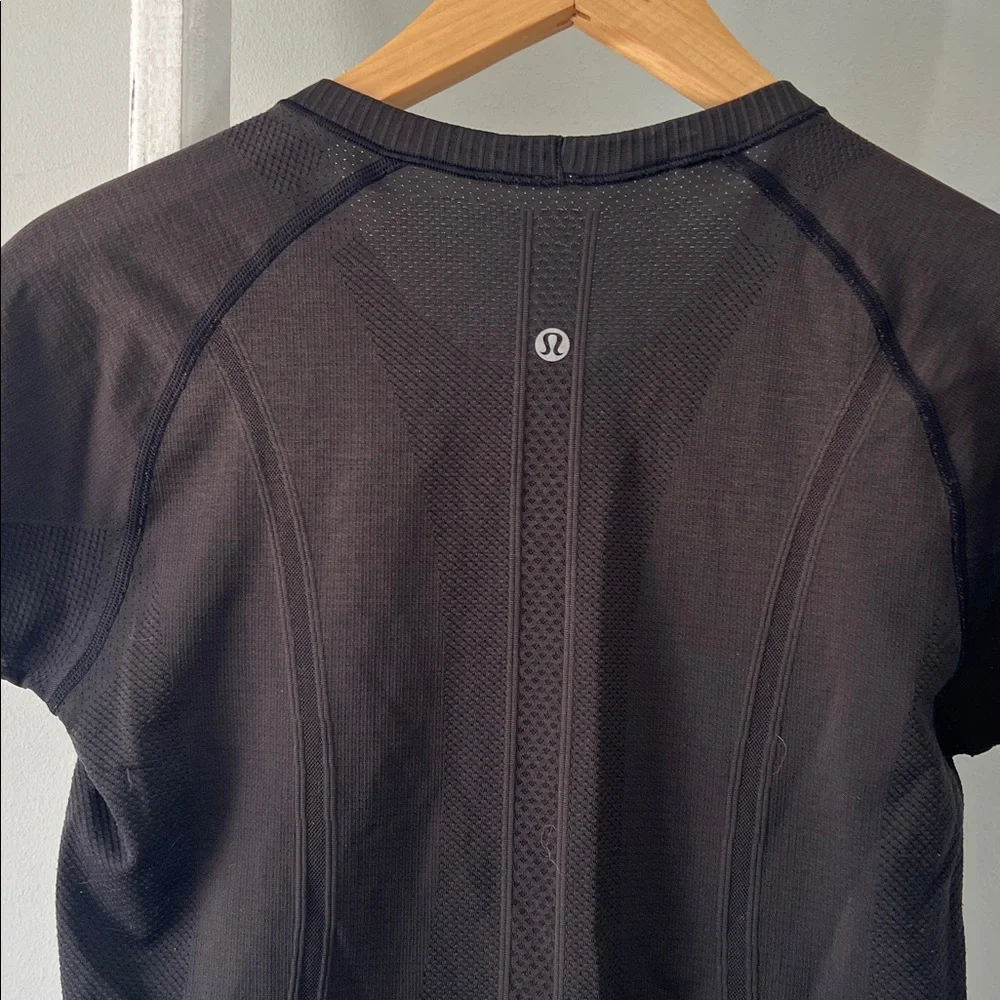 Lululemon Athletica Swiftly Classic Black Short-Sleeve Women's Tee medium - Picture 8 of 9